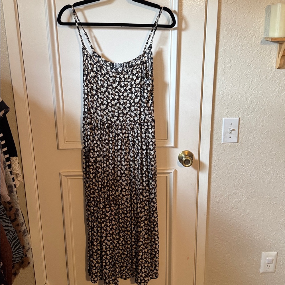 Audrey 3+1 Black Dress With White Flowers - Picture 2 of 2